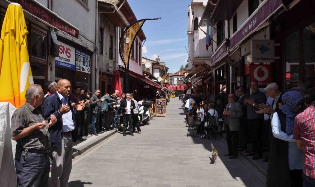 Cuma günleri yapılan esnaf duasına 2&#039;nci sınıf öğrencileri de katıldı