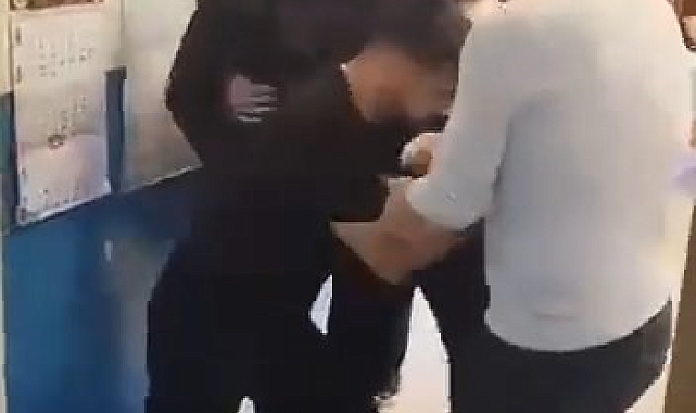 Darıca ilçesinde bir veli öğrenci dolu sınıfı bastı