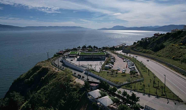 Deniz manzaralı belediye binası satışa çıkarıldı