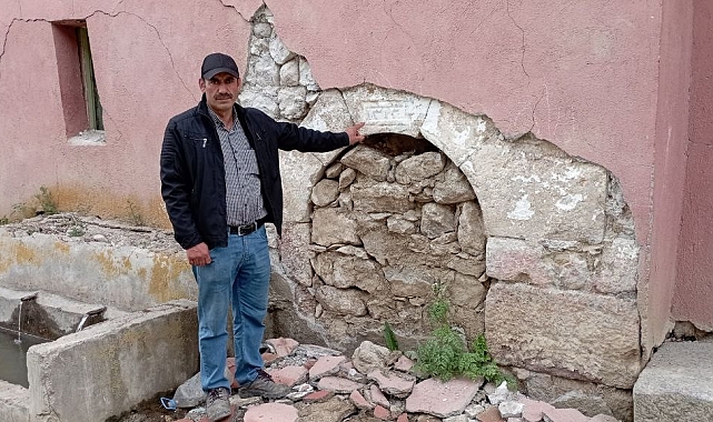 Deprem, osmanlı dönemine ait kapıyı ortaya çıkardı