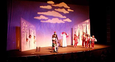 Devlet koruması altındaki çocuklar, tiyatroda bir araya geldi