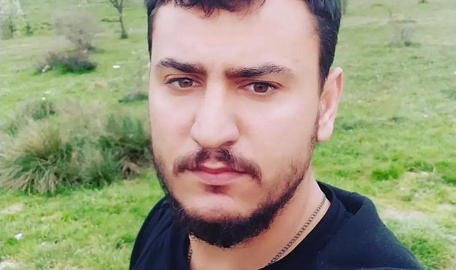 Devrilen traktörün altında kaldı