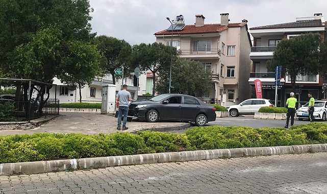 Direksiyon başında kalp krizi geçirdiği otomobil kaldırama çıktı