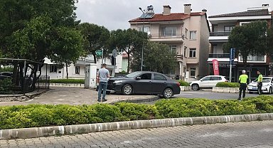 Direksiyon başında kalp krizi geçirdiği otomobil kaldırama çıktı