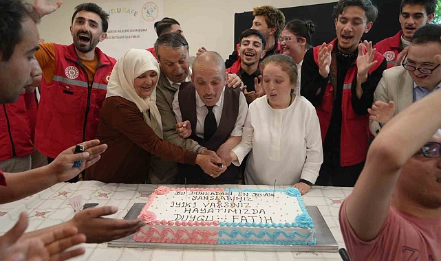 Doğum günü sürprizine hemşireler ortak oldu