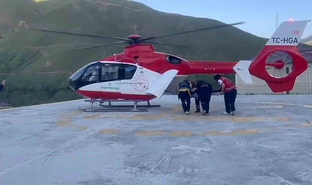 Doğum yaptıktan sonra rahatsızlanan kadın için ambulans helikopter havalandı