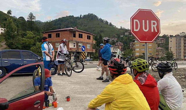 &#039;Dünya yeşil kalsın, savaş olmasın&#039; diye pedal çevirdiler