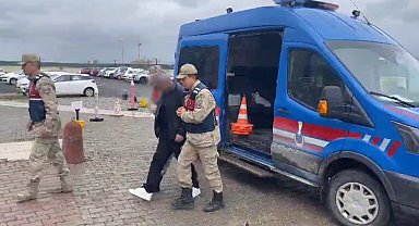 Durdurulan ticari takside 1 kişinin makatından uyuşturucu çıktı