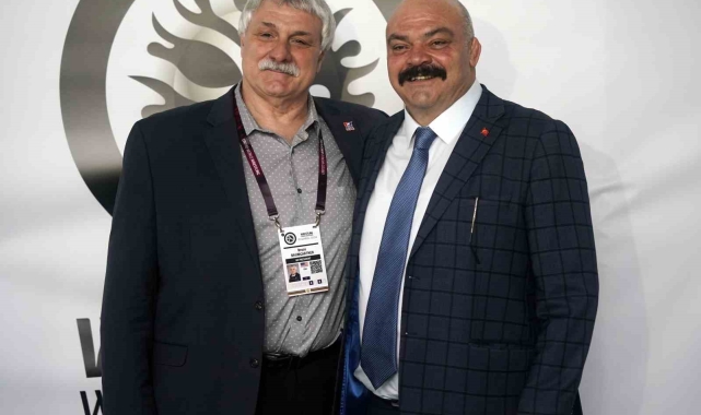 Efsane güreşçiler Mahmut Demir ile Baumgartner, 30 yıl sonra yeniden İstanbul&#039;da buluştu