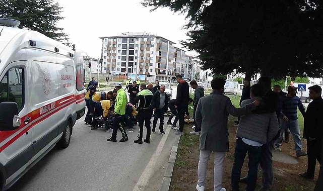 Ehliyetsiz sürücü, anne ve oğluna çarptı