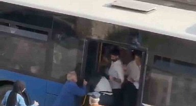 Elazığ'da halk otobüsünde kavga çıktı