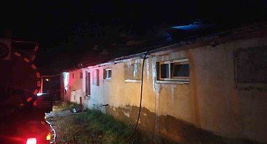 Elazığ'da tavuk çiftliğinde çıkan yangında yüzlerce tavuk telef oldu