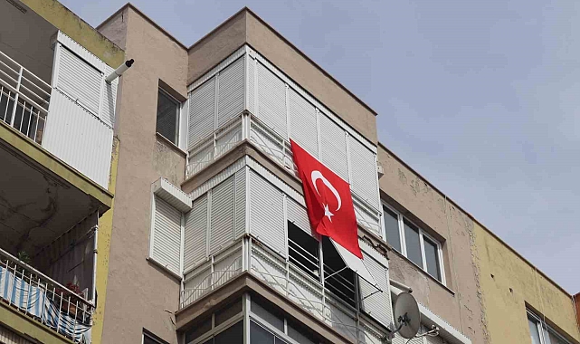 Eline ne geçirdiyse 6&#039;ncı kattan aşağı fırlattı