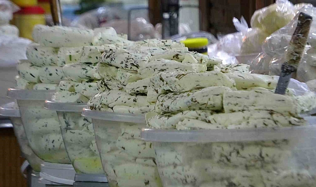 Endemik bitkilerin karışımıyla yapılan taze otlu peynir satışa sunuldu