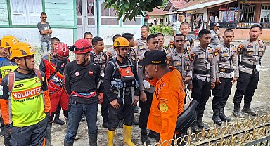 Endonezya'daki sel ve toprak kaymasında bilanço ağırlaşıyor