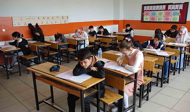 Erciş&#039;te &#039;Kitap Kurdu Yarışması yapıldı