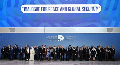 "Ermenistan ile barışa doğru ilerliyoruz"