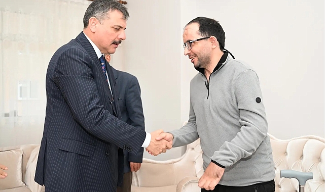 Erzurum Valisi Çiftçi, gazi Abubekir Durmuş&#039;u, evinde ziyaret etti