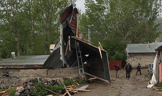 Erzurum&#039;da Yağış ve fırtına, hayatı olumsuz etkiliyor