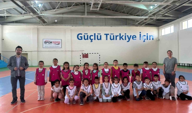 Eskil&#039;de geleneksel çocuk oyunları oynanıyor