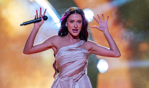 Eurovision&#039;da İsrail temsilcisi şarkıcı Eden Golan, 100 araçlık polis konvoyuyla arenaya gitti