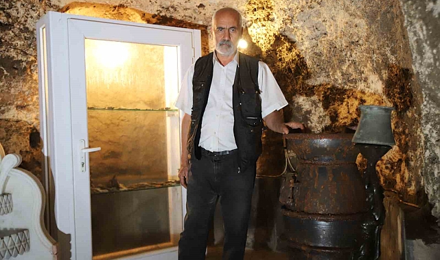 Evinin altında hamam bulunan bir mağara keşfetti