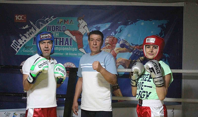Evli çift Kick Boks Dünya Şampiyonası&#039;nda madalya hedefliyor