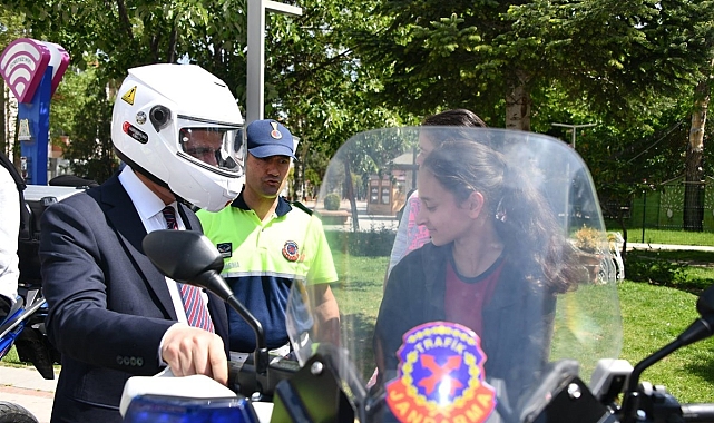 Farkındalık oluşturmak amacıyla öğrencilere uygulamalı trafik eğitimi verildi