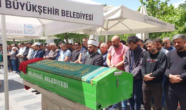 Feci kazada hayatını kaybeden öğretmen Kayseri&#039;de toprağa verildi