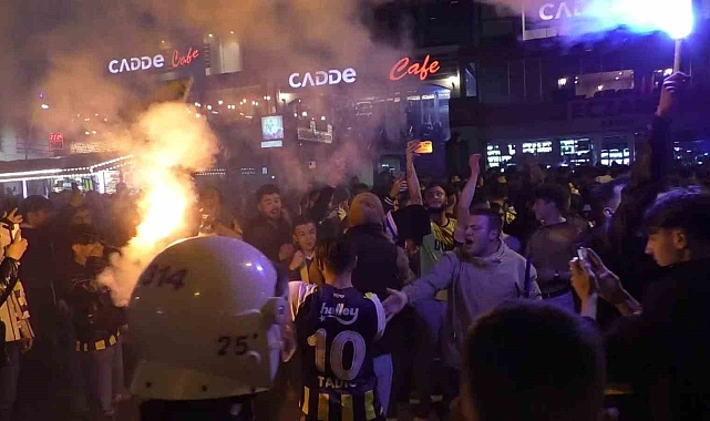 Fenerbahçe galibiyeti sonrası, Erzurum&#039;da taraftarlar sevincini doyasıya yaşadı