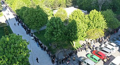 Fide dağıtımında 2 kilometrelik kuyruğu görenler gözlerine inanamadı