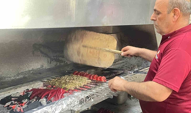 Fıstıklı keme kebabını ilk kez yapmaya başlayan usta, herkesi bu lezzeti tatmaya davet etti