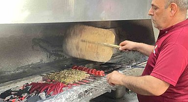 Fıstıklı keme kebabını ilk kez yapmaya başlayan usta, herkesi bu lezzeti tatmaya davet etti