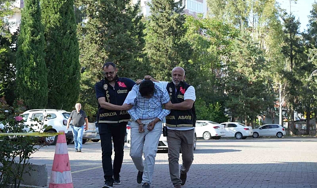 Gazetecilerin sorularını yanıtlayan şüpheli, &quot;Ben öldürmedim&quot;