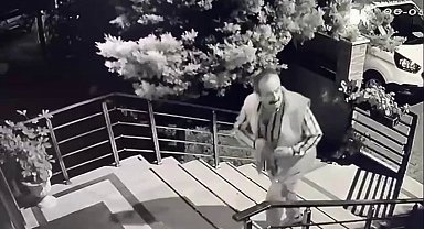 Girdiği apartmanda ayakkabıları toplayıp kaçtı
