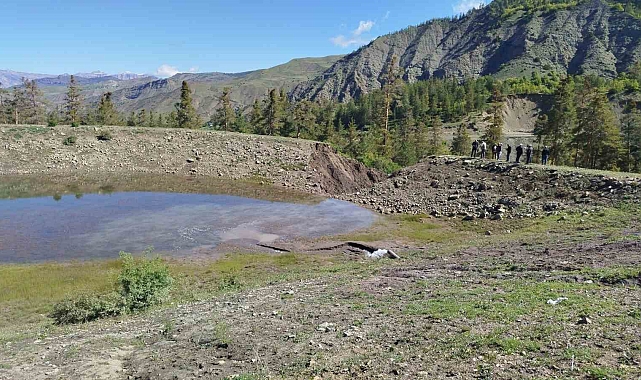 Gölet taştı, onlarca arazi sular altında kaldı