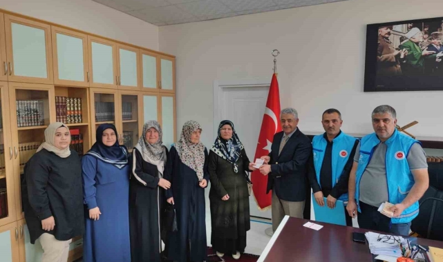 Görme engelli kardeşler kurban bağışında bulundu