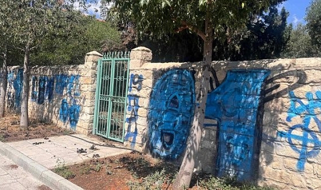 Güney Kıbrıs Rum Yönetimi&#039;nde arnavut-camisi-ne-cirkin-saldiri