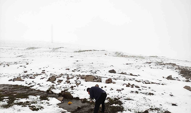 Günlerdir etkisini sürdüren sağanak, yerini kara bıraktı