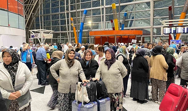 Hac mevsiminin yaklaşması ile haci-adaylari-dualarla-kutsal-topraklara-ugurlandi