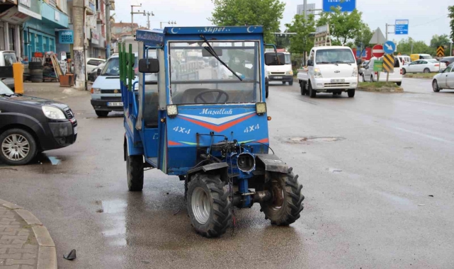 Hafif ticari araç patpata çarptı: 1 yaralı