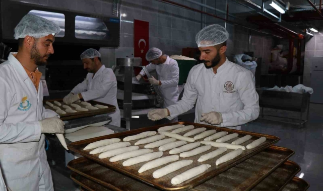 Haliliye Belediyesi ürettiği ekmekleri sofralara ulaştırıyor