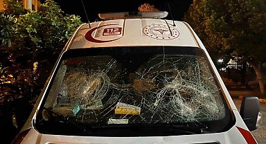 Hasta yakınları, Sağlık çalışanlarına kürekle saldırdı