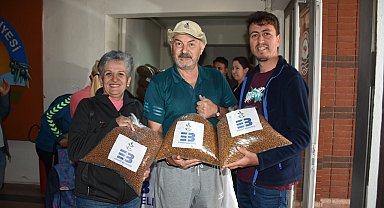 Hayvan severlere, 5 ton kedi ve köpek maması dağıtıldı