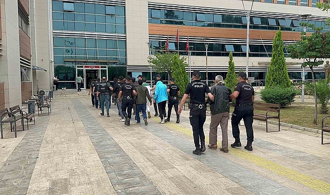 Helikopter destekli operasyonda 45 zehir taciri tutuklandı