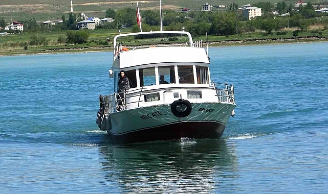 Hilton otel, misafirlerine, Van Gölü maviliklerinde tur imkanı sağlıyor