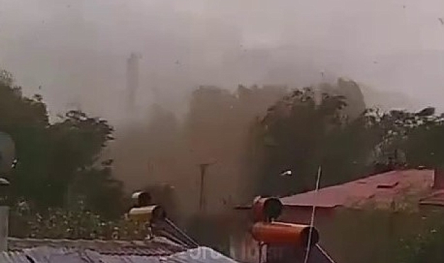 Hortum, çatılarını uçurdu