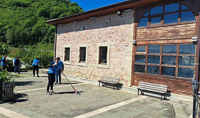 hükümlüler, Camileri ve mezarlıkları temizleyerek cezalarını çekiyorlar