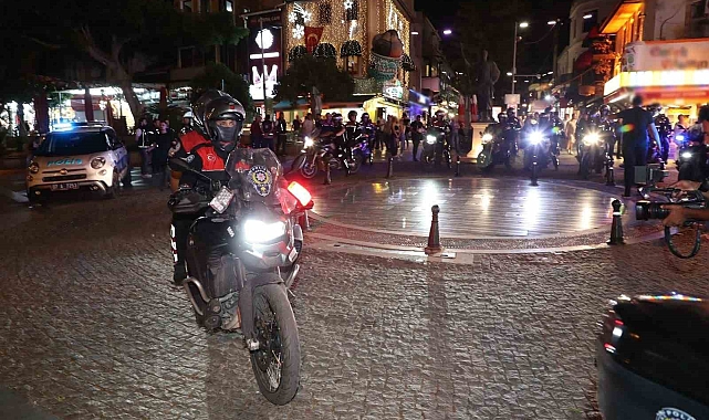 Huzur havadan, karadan ve denizden 4 bin polisle geldi