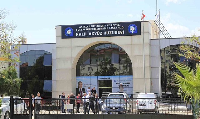 Huzurevinde, 3 kişiye bıçakla saldıran kişi dehşet saçtı